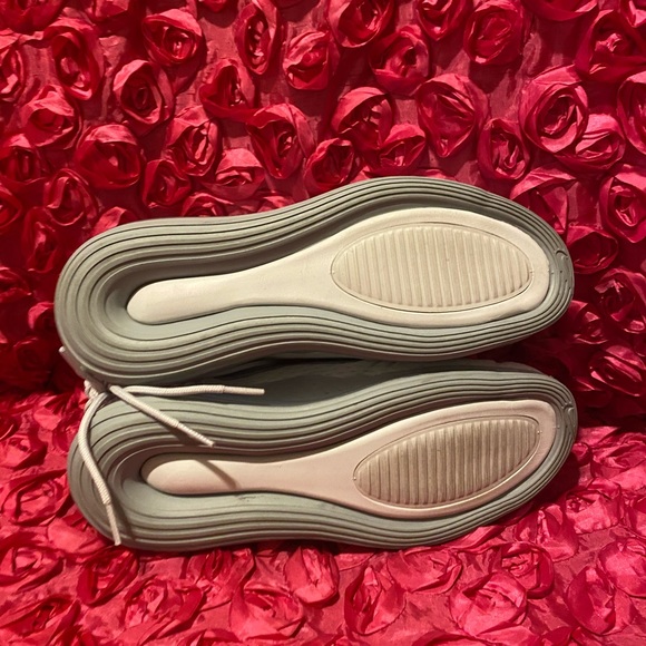 Women's Shoe Nike Air Max 720 - Picture 7 of 9